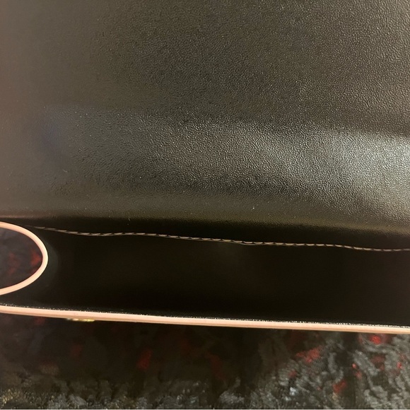 Women bag light pink color with a fashion chain on it. Brand new. - Picture 8 of 8